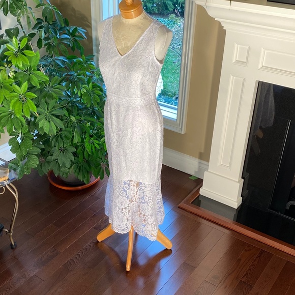 NWT - Nanette Lepore V-Neck Sleeveless Lace Dress - Picture 5 of 16